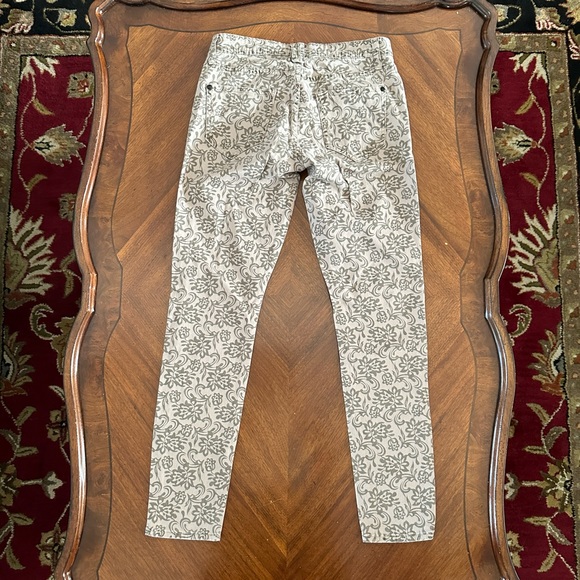 Lightweight Skinny Jeans in Taupe Lace color/pattern Size 27 EUC - Picture 7 of 11